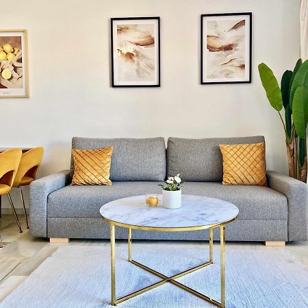 797 Holiday Rentals- Apartamento En Hotel Sunset Frente Al Mar Benalmadena Luaran gambar